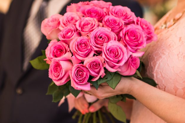 How To Use Silk Rose Petals On Wedding